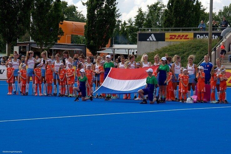 In beeld: Oranje Dames en Heren winnen uitzwaaiwedstrijden in Zwolle - Foto: Bob Koning