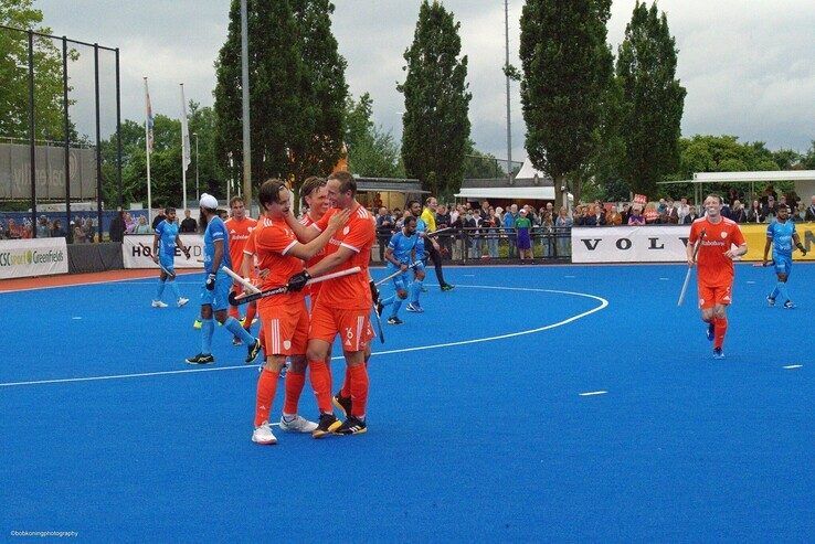 In beeld: Oranje Dames en Heren winnen uitzwaaiwedstrijden in Zwolle - Foto: Bob Koning