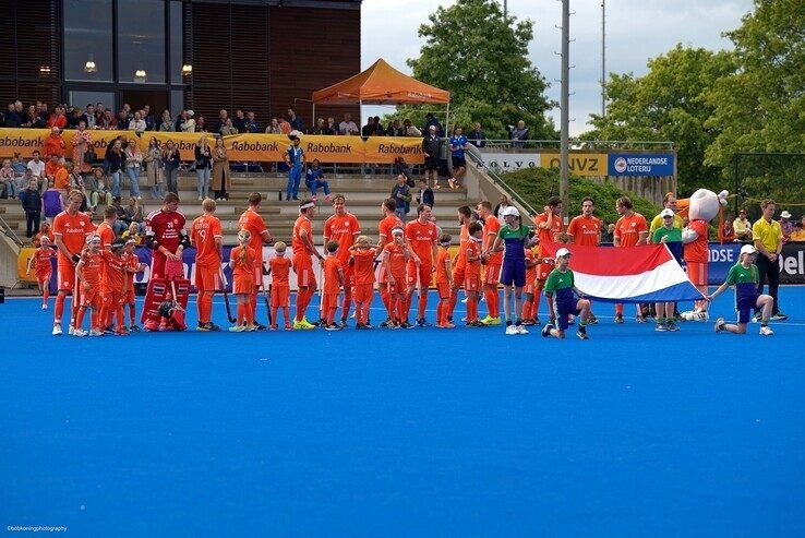 In beeld: Oranje Dames en Heren winnen uitzwaaiwedstrijden in Zwolle - Foto: Bob Koning