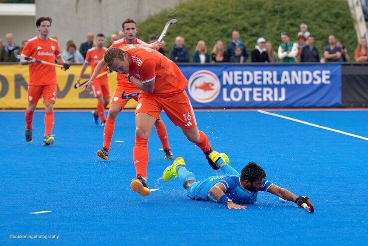 In beeld: Oranje Dames en Heren winnen uitzwaaiwedstrijden in Zwolle - Foto: Bob Koning