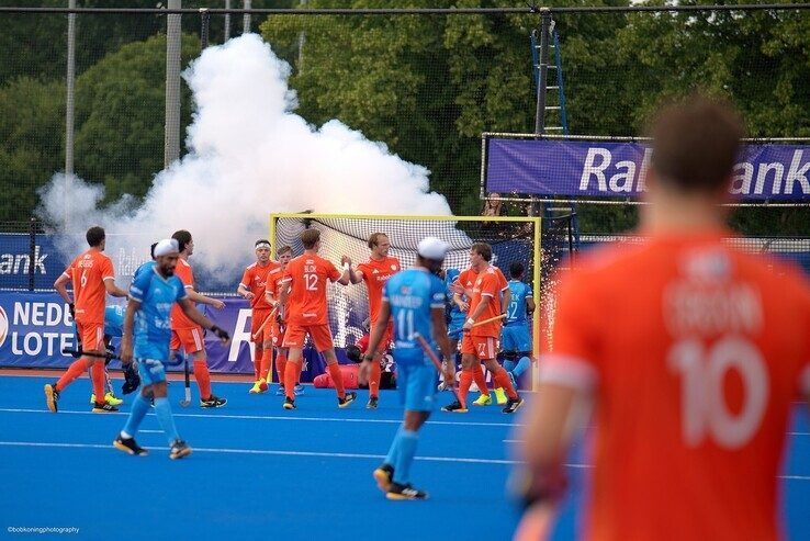 In beeld: Oranje Dames en Heren winnen uitzwaaiwedstrijden in Zwolle - Foto: Bob Koning