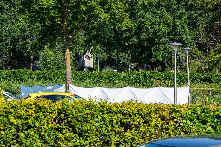 Overleden persoon aangetroffen in spoorsloot in Zwolle-Zuid, politie sluit misdrijf uit - Foto: Peter Denekamp