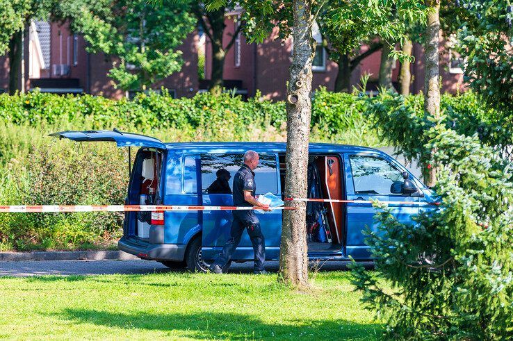 Overleden persoon aangetroffen in spoorsloot in Zwolle-Zuid, politie sluit misdrijf uit - Foto: Peter Denekamp