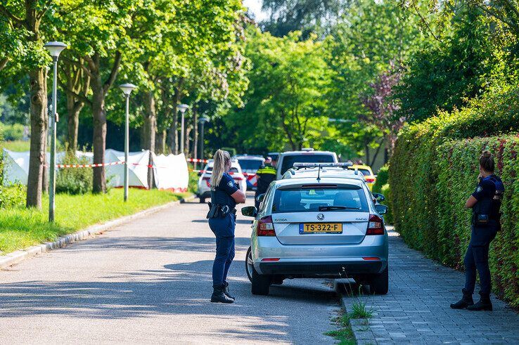 Overleden persoon aangetroffen in spoorsloot in Zwolle-Zuid, politie sluit misdrijf uit - Foto: Peter Denekamp