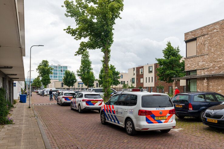 Overleden vrouw (67) gevonden op parkeerplaats in Holtenbroek, politie sluit misdrijf niet uit - Foto: Peter Denekamp