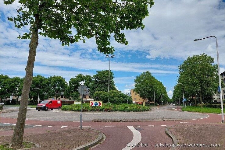 Rotonde in de Rijnlaan. - Foto: Ank Pot