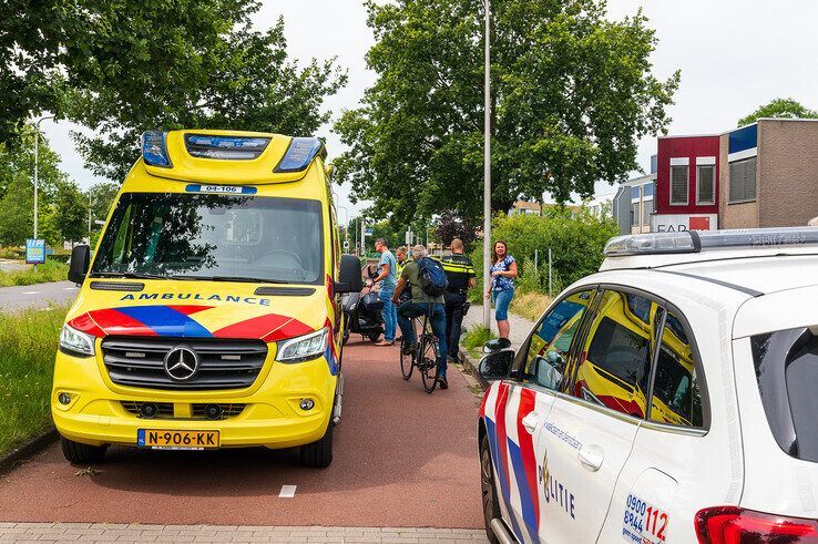 Jonge vrouw gewond na val met scooter ‘op stoep’ van Isala ziekenhuis - Foto: Peter Denekamp