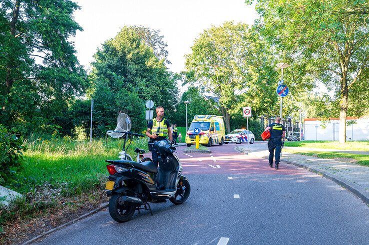 Scooterrijder gewond na botsing met fietser in Aa-landen - Foto: Peter Denekamp