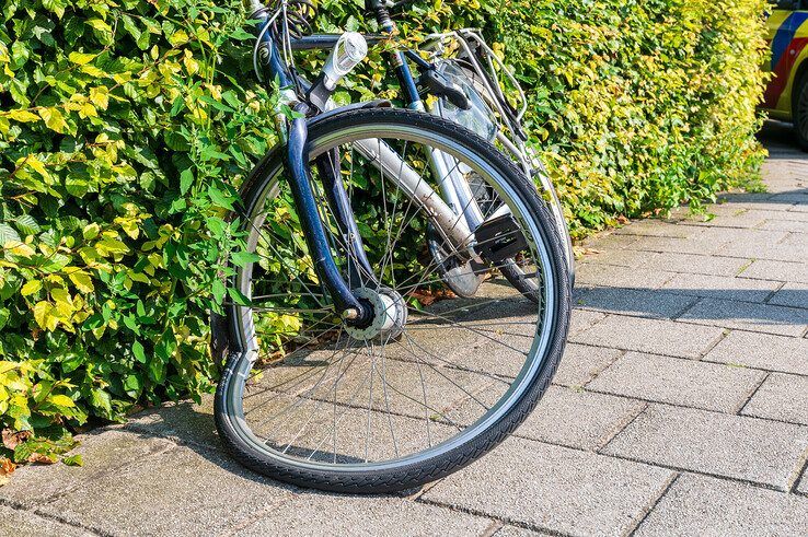 Fietser aangereden op rotonde in Dieze - Foto: Peter Denekamp