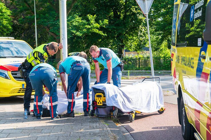 Fietser aangereden op rotonde in Dieze - Foto: Peter Denekamp