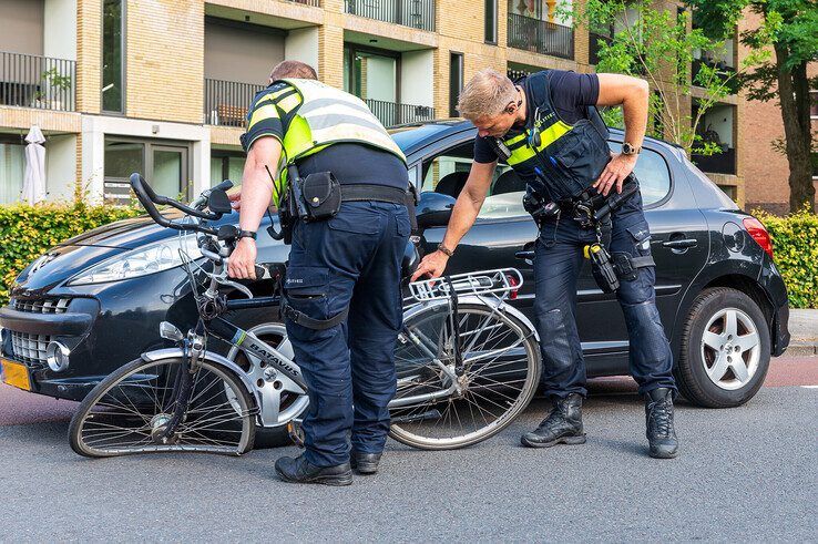 Fietser aangereden op rotonde in Dieze - Foto: Peter Denekamp