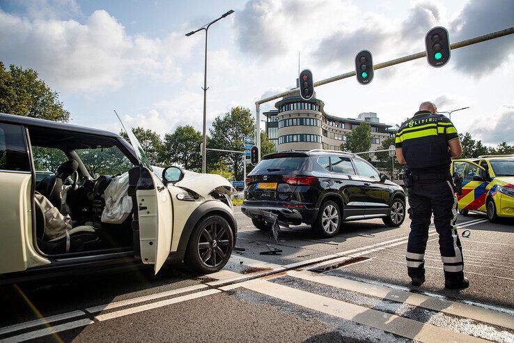 Kop-staartbotsing op IJsselallee - Foto: Hugo Janssen