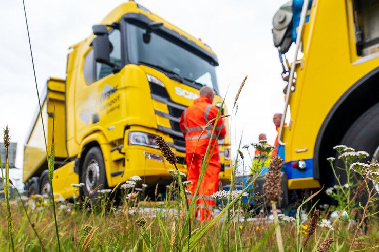 Gewonde bij kop-staartbotsing met vrachtwagen op verkeersplein Zwolle-Zuid - Foto: Peter Denekamp