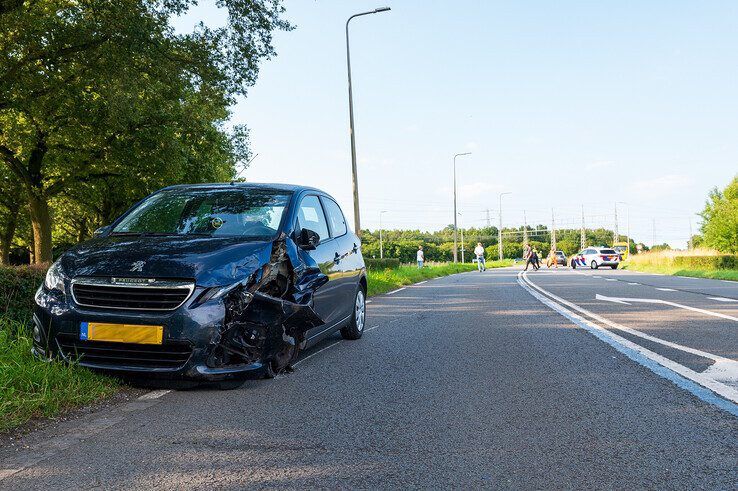 Forse schade na aanrijding in Zwolle-Zuid - Foto: Peter Denekamp