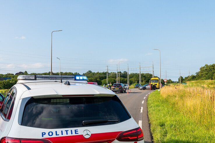 Forse schade na aanrijding in Zwolle-Zuid - Foto: Peter Denekamp