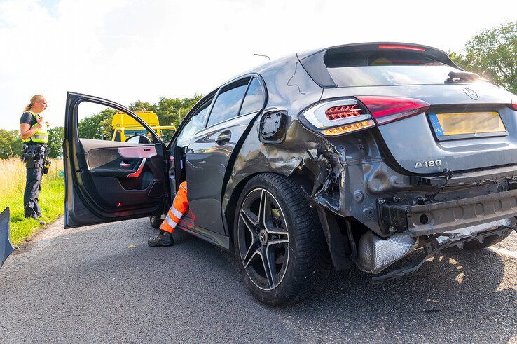 Forse schade na aanrijding in Zwolle-Zuid - Foto: Peter Denekamp