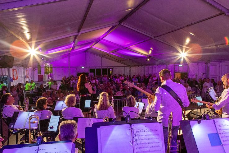 In beeld: Stadshagenfestival gestart met concert van Thomas Orkest - Foto: Ruben Meinten