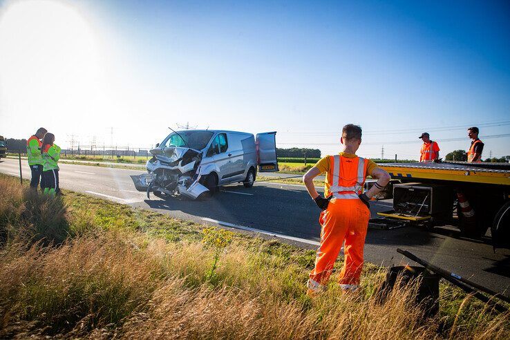 In beeld: Nieuwe Hessenweg urenlang afgesloten door ongeval met 5 gewonden