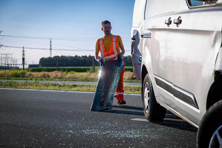 In beeld: Nieuwe Hessenweg urenlang afgesloten door ongeval met 5 gewonden