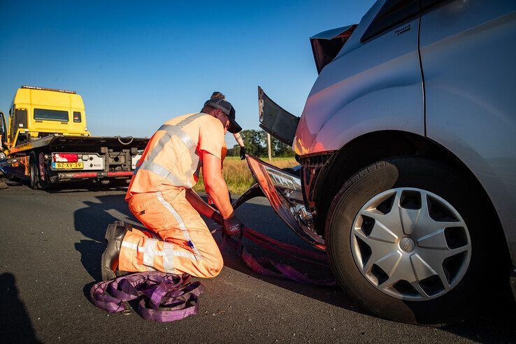 In beeld: Nieuwe Hessenweg urenlang afgesloten door ongeval met 5 gewonden
