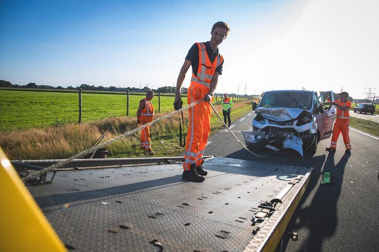 In beeld: Nieuwe Hessenweg urenlang afgesloten door ongeval met 5 gewonden