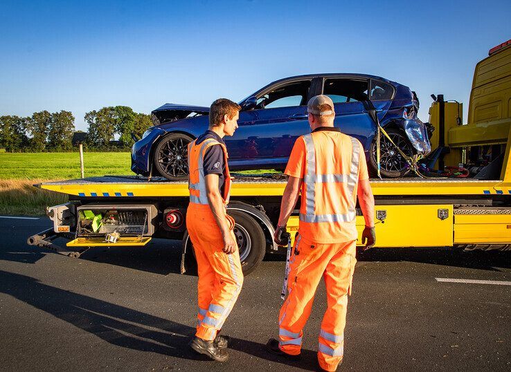 In beeld: Nieuwe Hessenweg urenlang afgesloten door ongeval met 5 gewonden