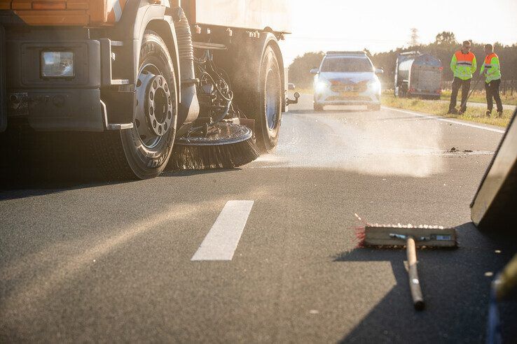 In beeld: Nieuwe Hessenweg urenlang afgesloten door ongeval met 5 gewonden