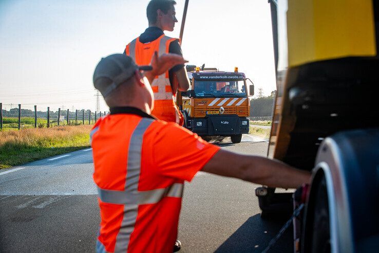 In beeld: Nieuwe Hessenweg urenlang afgesloten door ongeval met 5 gewonden