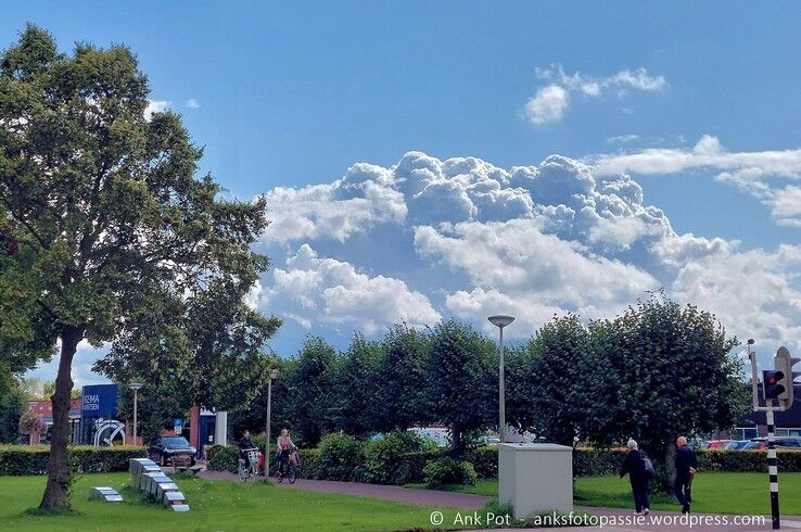 Buienwolk boven de Aa-landen. - Foto: Ank Pot