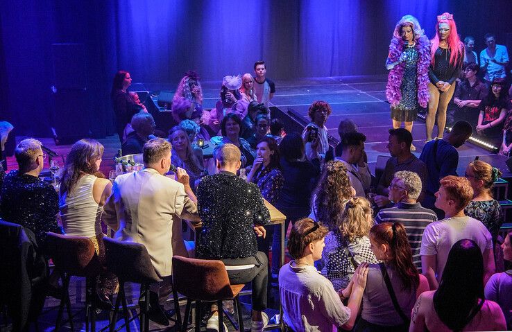 In beeld: Drag queens stelen de show en evolueren in Zwolle - Foto: Obbe Bakker