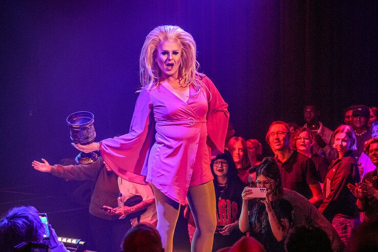 In beeld: Drag queens stelen de show en evolueren in Zwolle - Foto: Obbe Bakker