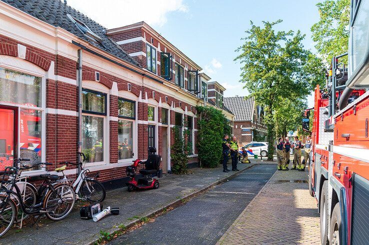 In een woning aan de Assendorperdijk woedde een slaapkamerbrandje. - Foto: Peter Denekamp