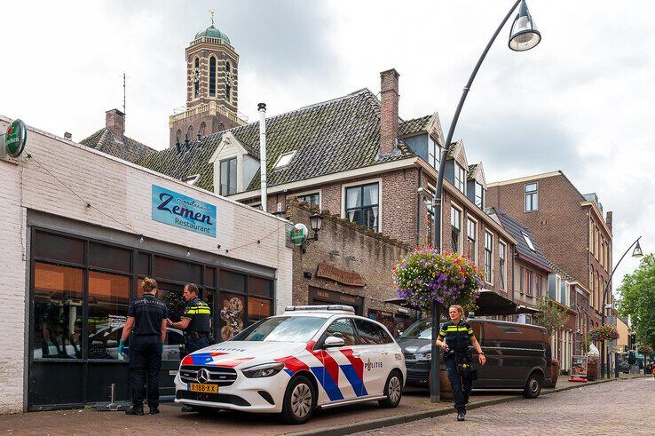 Onderzoek bij restaurant Zemen aan de Jufferenwal. - Foto: Peter Denekamp