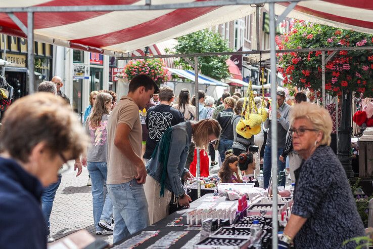 In beeld: Gezellig druk op een-na-laatste Kamper Ui(t)dag van het jaar - Foto: Pascal Winter