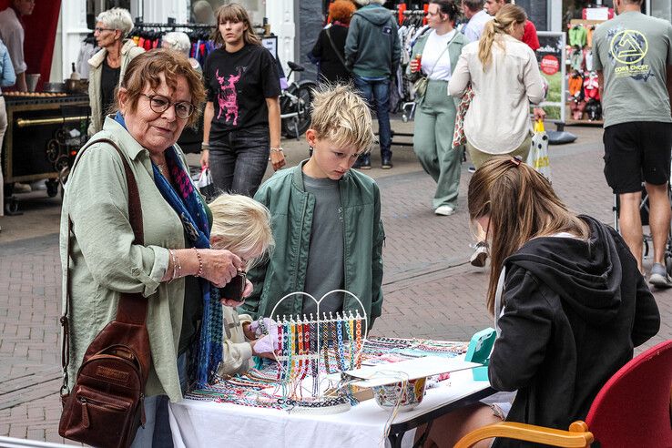 In beeld: Gezellig druk op een-na-laatste Kamper Ui(t)dag van het jaar - Foto: Pascal Winter