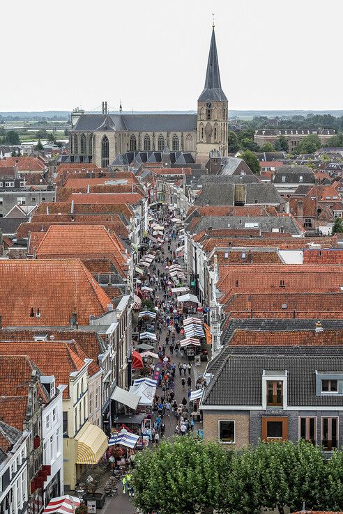 In beeld: Gezellig druk op een-na-laatste Kamper Ui(t)dag van het jaar - Foto: Pascal Winter