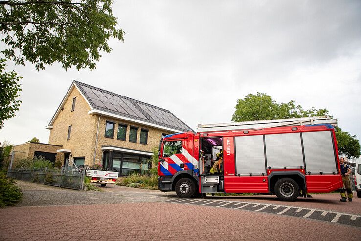 Gasfles van barbecue vliegt in brand in Berkum - Foto: Hugo Janssen