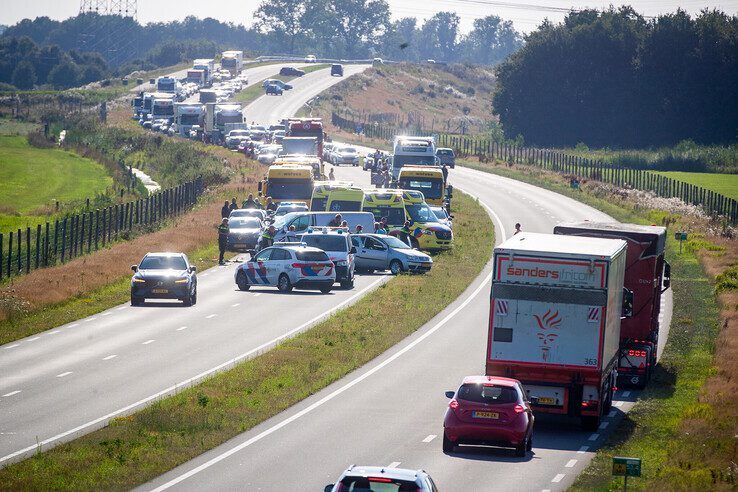 Meerdere gewonden bij ongeval op Nieuwe Hessenweg - Foto: Hugo Janssen