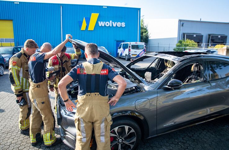 Elektrische auto vliegt tot tweemaal toe in brand - Foto: Hugo Janssen