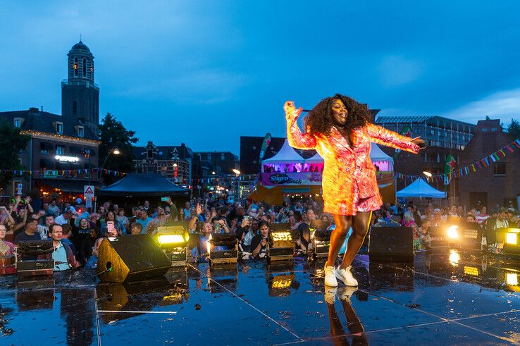 In beeld: Muziekspektakel Zwolle Pride overwint noodweer - Foto: Peter Denekamp