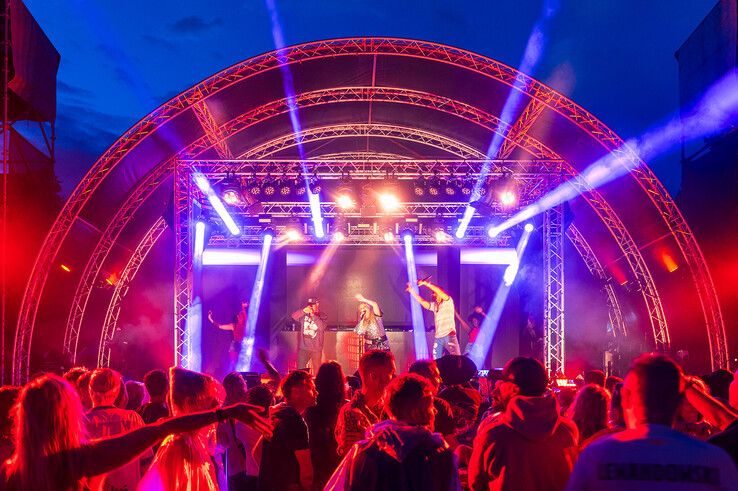 In beeld: Muziekspektakel Zwolle Pride overwint noodweer - Foto: Peter Denekamp