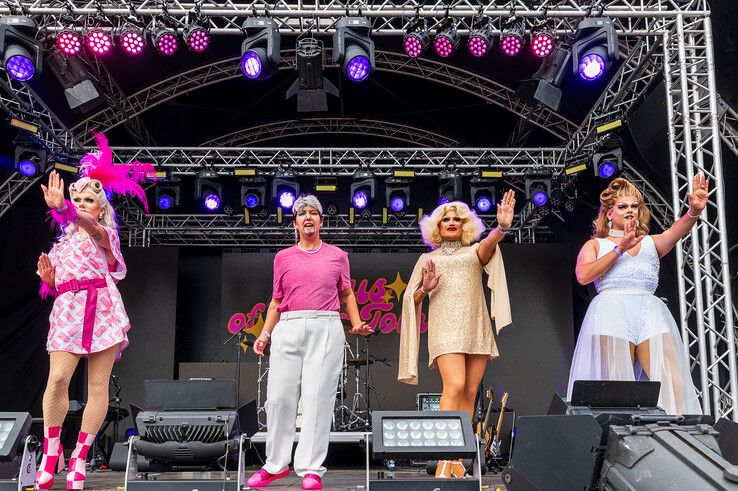 In beeld: Muziekspektakel Zwolle Pride overwint noodweer - Foto: Peter Denekamp