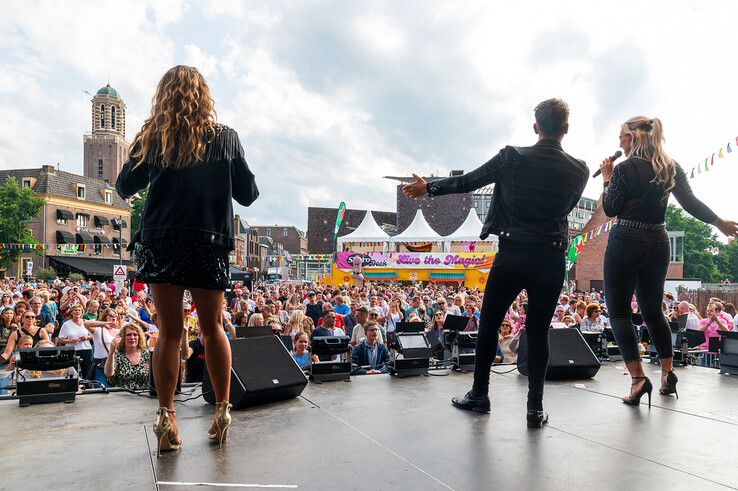 In beeld: Muziekspektakel Zwolle Pride overwint noodweer - Foto: Peter Denekamp