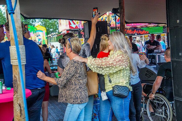 In beeld: Grote drukte blijft uit bij opening Zwolse Zomerkermis - Foto: Obbe Bakker