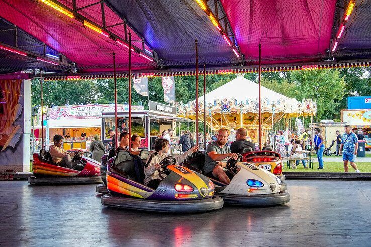 In beeld: Grote drukte blijft uit bij opening Zwolse Zomerkermis - Foto: Obbe Bakker