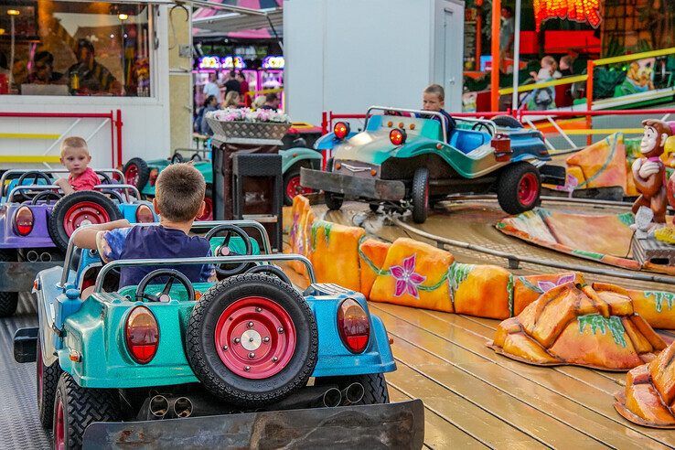 In beeld: Grote drukte blijft uit bij opening Zwolse Zomerkermis - Foto: Obbe Bakker