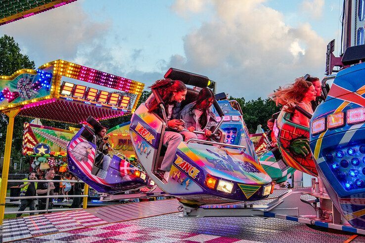 In beeld: Grote drukte blijft uit bij opening Zwolse Zomerkermis - Foto: Obbe Bakker