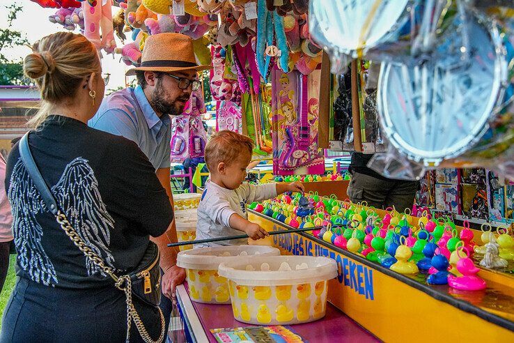 In beeld: Grote drukte blijft uit bij opening Zwolse Zomerkermis - Foto: Obbe Bakker