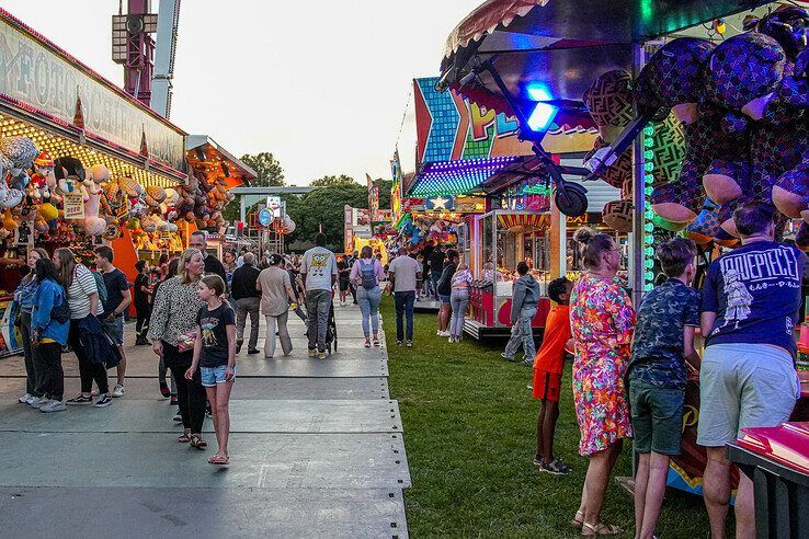 In beeld: Grote drukte blijft uit bij opening Zwolse Zomerkermis - Foto: Obbe Bakker