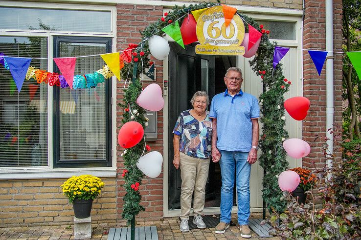 Jan en Trijntje van Gijssel zijn 60 jaar getrouwd. - Foto: Obbe Bakker